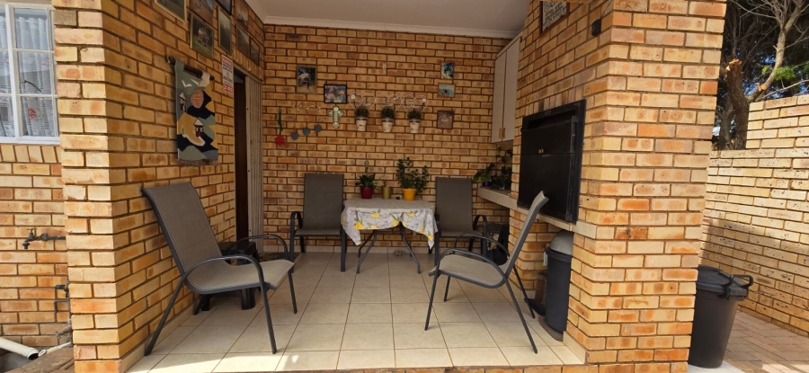2 Bedroom Property for Sale in Flamwood North West